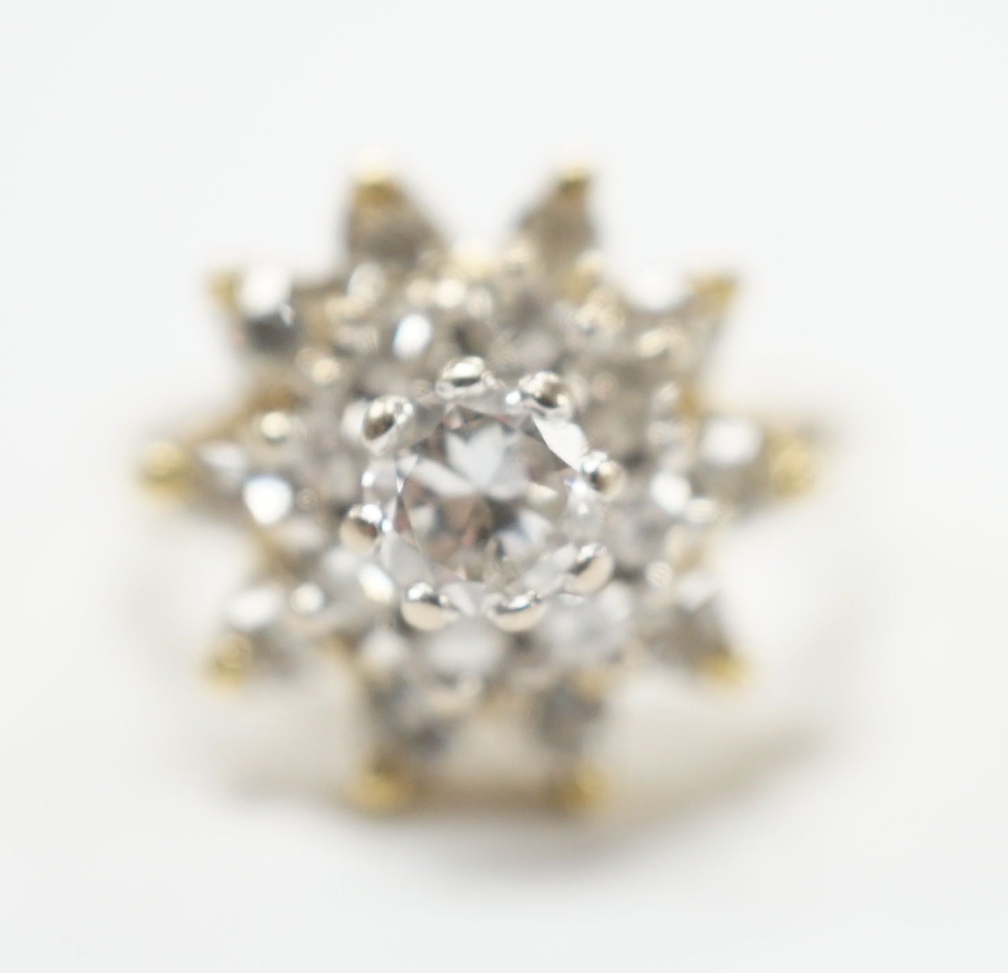 An 18ct and diamond cluster set dress ring, size I, gross weight 5.8 grams